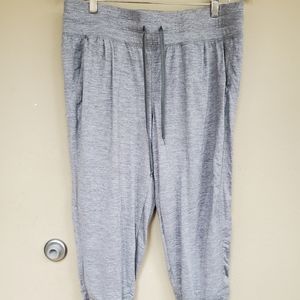 Danskin Now Banded Capri Pant